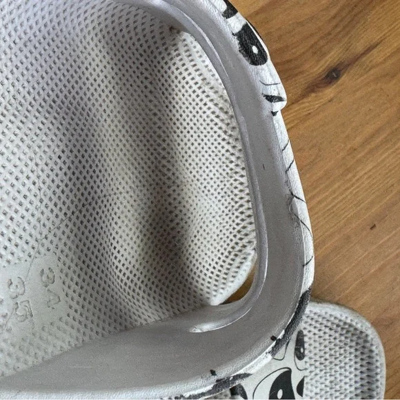 Freedom Moses, Ying, Yang, black and white slides size 4 girls - Picture 7 of 11